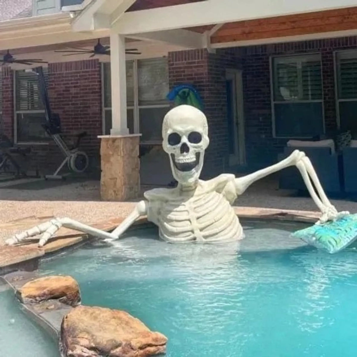 👻🎃Halloween Pre-sale 50% OFF🔥+FREESHIPPING🔥–Towering Skeleton with LED Eyes & Haunting Sounds 👻