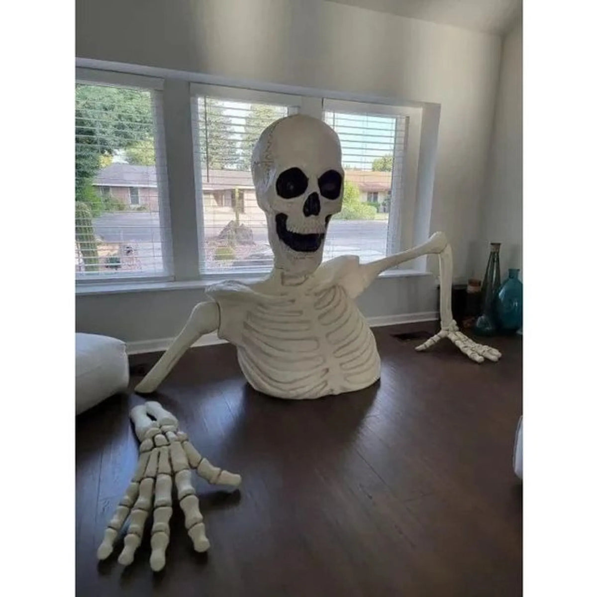 👻🎃Halloween Pre-sale 50% OFF🔥+FREESHIPPING🔥–Towering Skeleton with LED Eyes & Haunting Sounds 👻